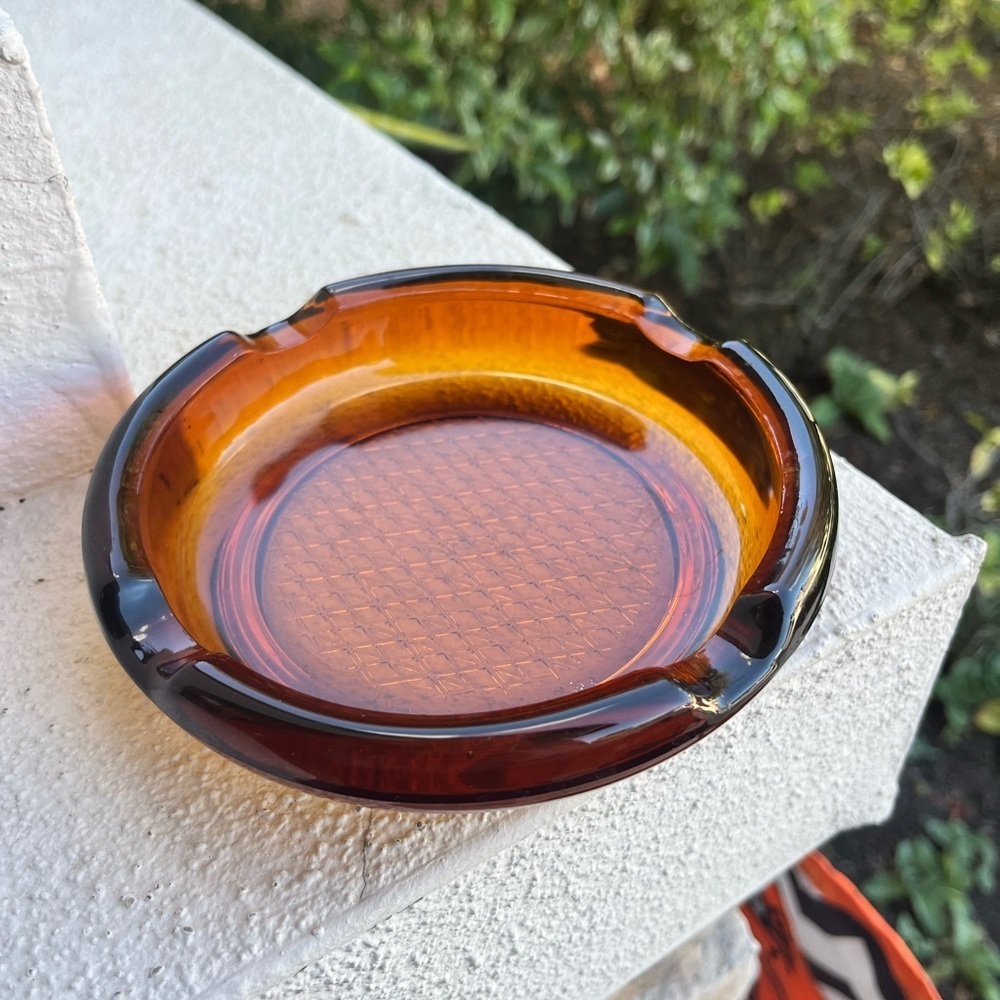 VTG 1960-70s Mid-Century Modern Amber Heavy Glass Ashtray Round 6" Cigars Prop - Picture 10 of 11